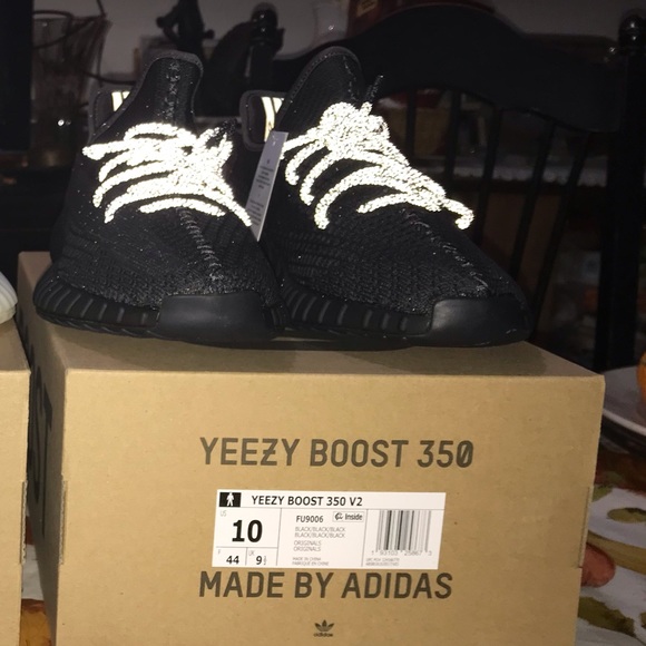 Nike Yeezy 350 - Picture 2 of 6